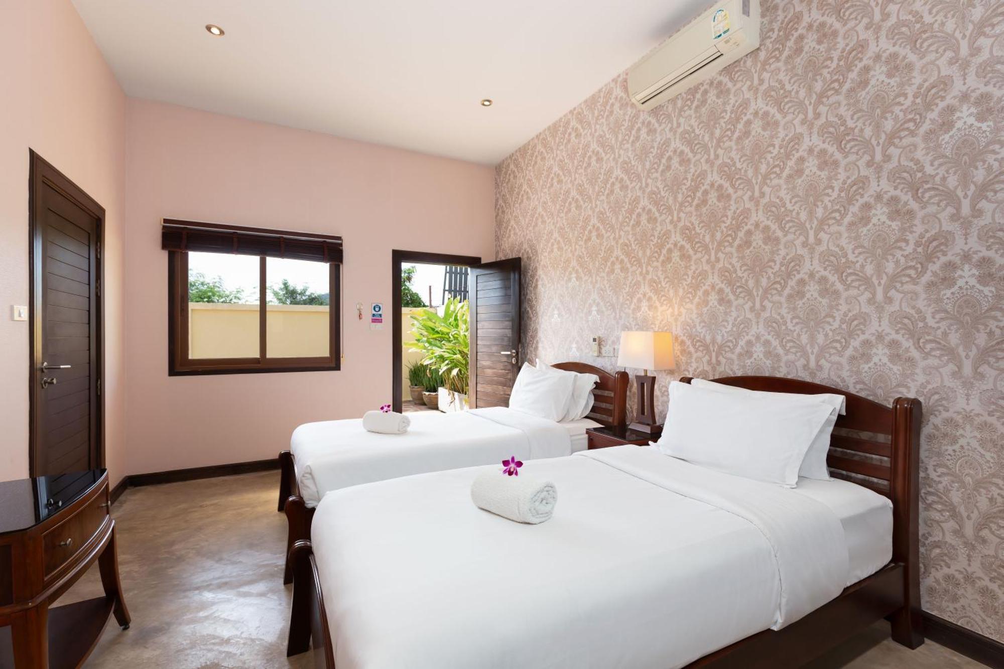 Extraordinary Courtyard 6Br Pool Villa Sri Suri, Naiharn Rawai Экстерьер фото
